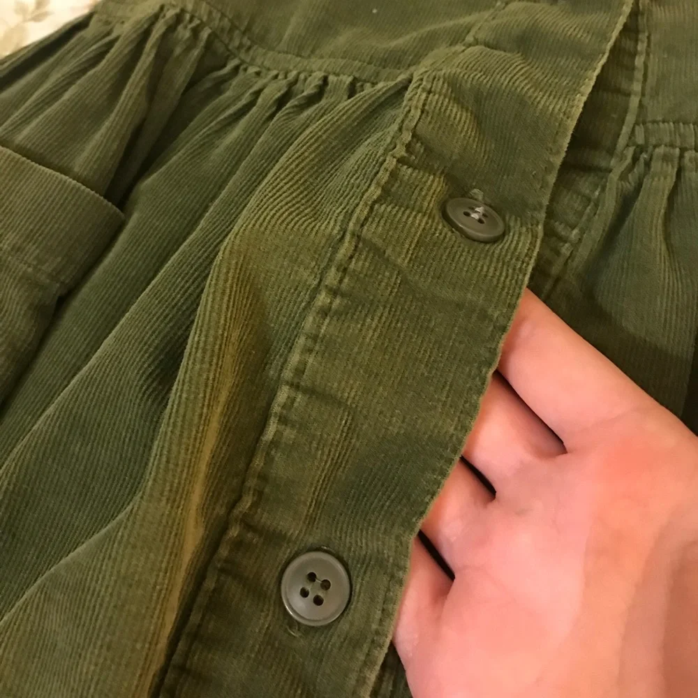 Olive green miniskirt with buttons, vintage Gap - Picture 4 of 5